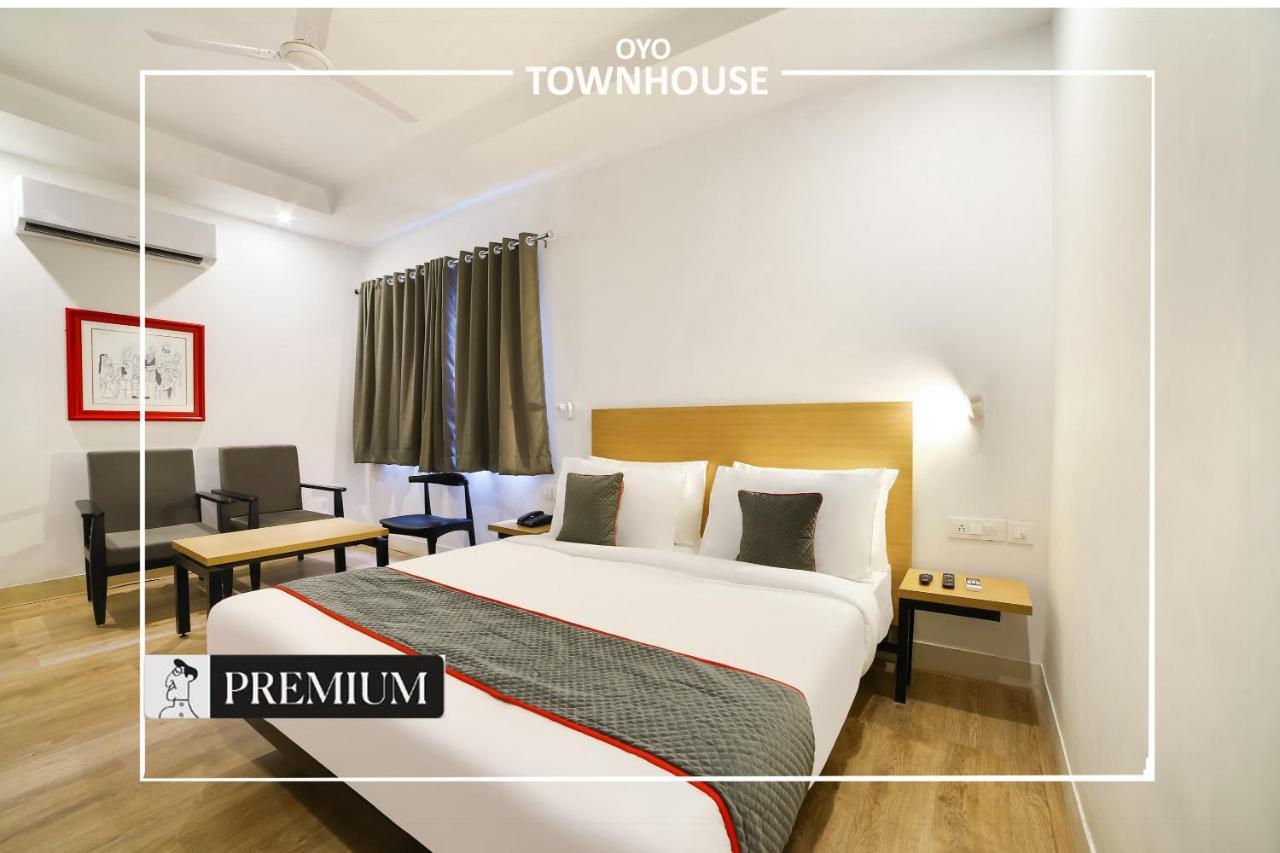 โอโย ทาวน์เฮาส์ 120 ศุศันต์โลก Hotel คูร์เคาน์ ภายนอก รูปภาพ