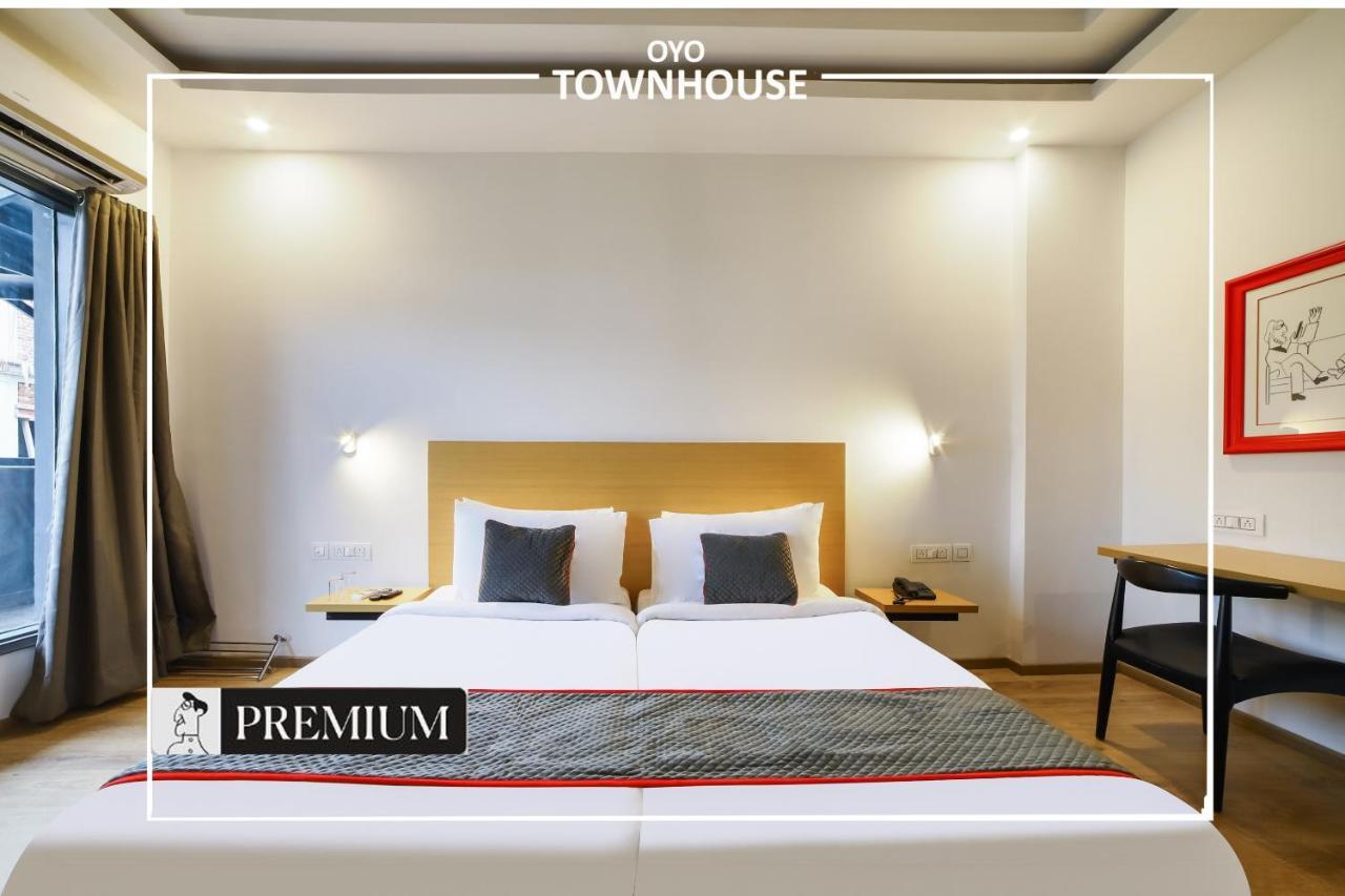 โอโย ทาวน์เฮาส์ 120 ศุศันต์โลก Hotel คูร์เคาน์ ภายนอก รูปภาพ