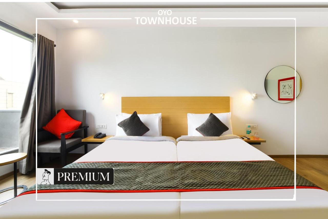 โอโย ทาวน์เฮาส์ 120 ศุศันต์โลก Hotel คูร์เคาน์ ภายนอก รูปภาพ