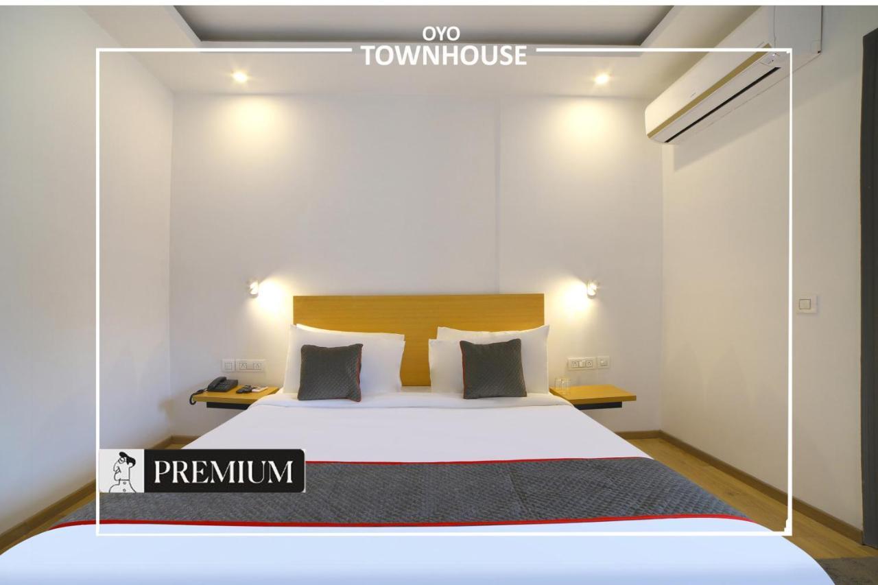 โอโย ทาวน์เฮาส์ 120 ศุศันต์โลก Hotel คูร์เคาน์ ภายนอก รูปภาพ