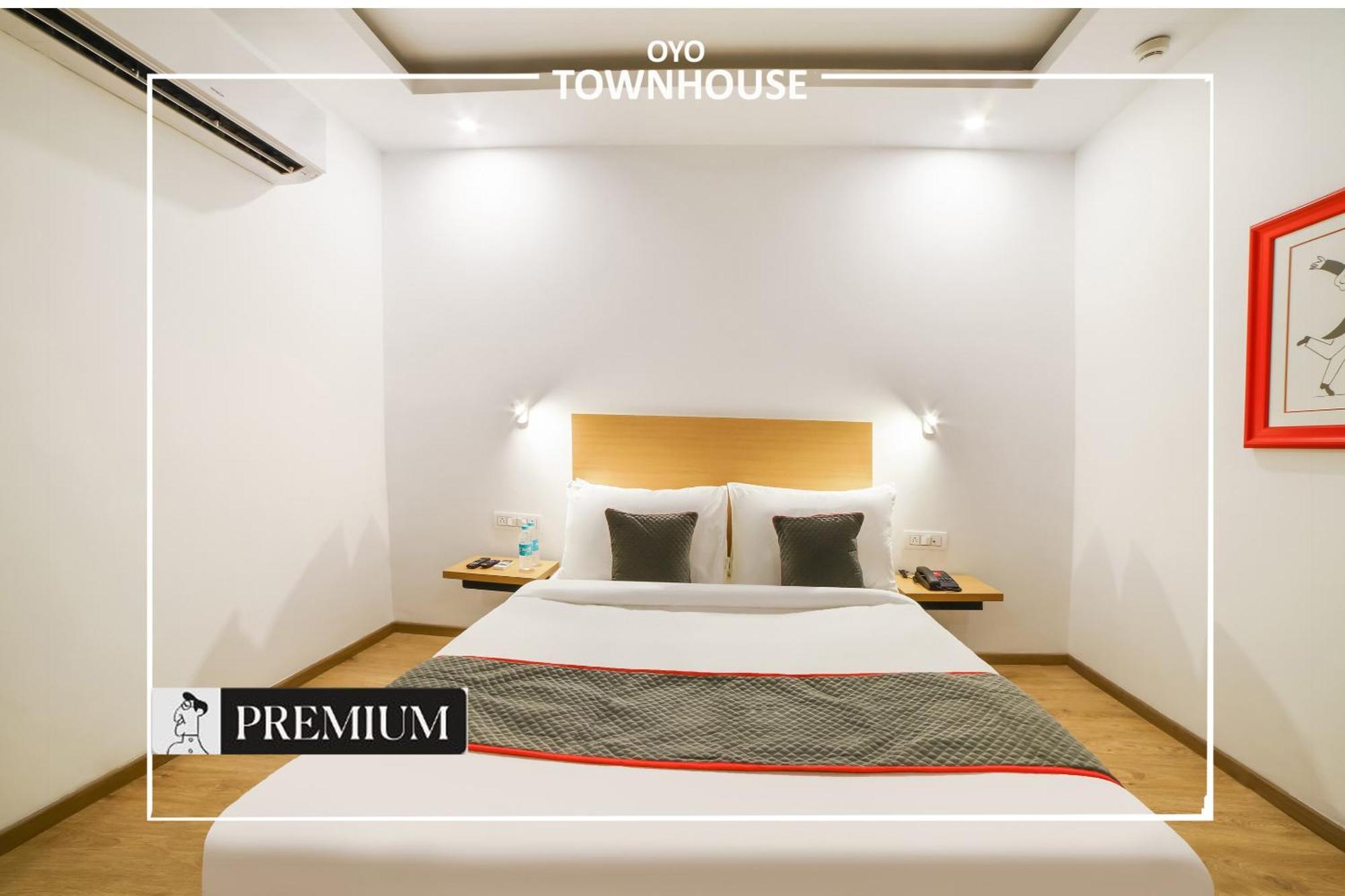 โอโย ทาวน์เฮาส์ 120 ศุศันต์โลก Hotel คูร์เคาน์ ภายนอก รูปภาพ