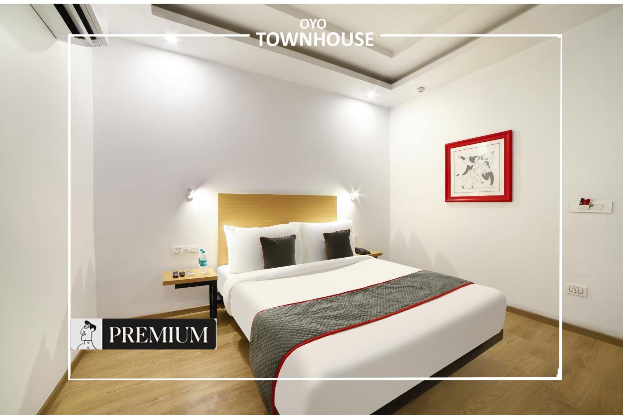 โอโย ทาวน์เฮาส์ 120 ศุศันต์โลก Hotel คูร์เคาน์ ภายนอก รูปภาพ