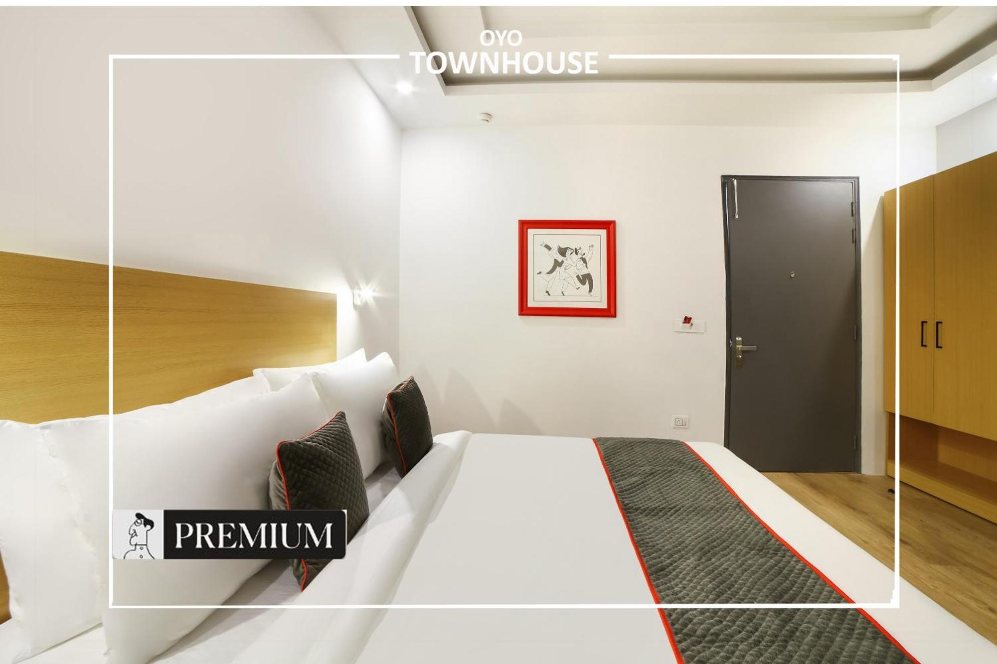 โอโย ทาวน์เฮาส์ 120 ศุศันต์โลก Hotel คูร์เคาน์ ภายนอก รูปภาพ