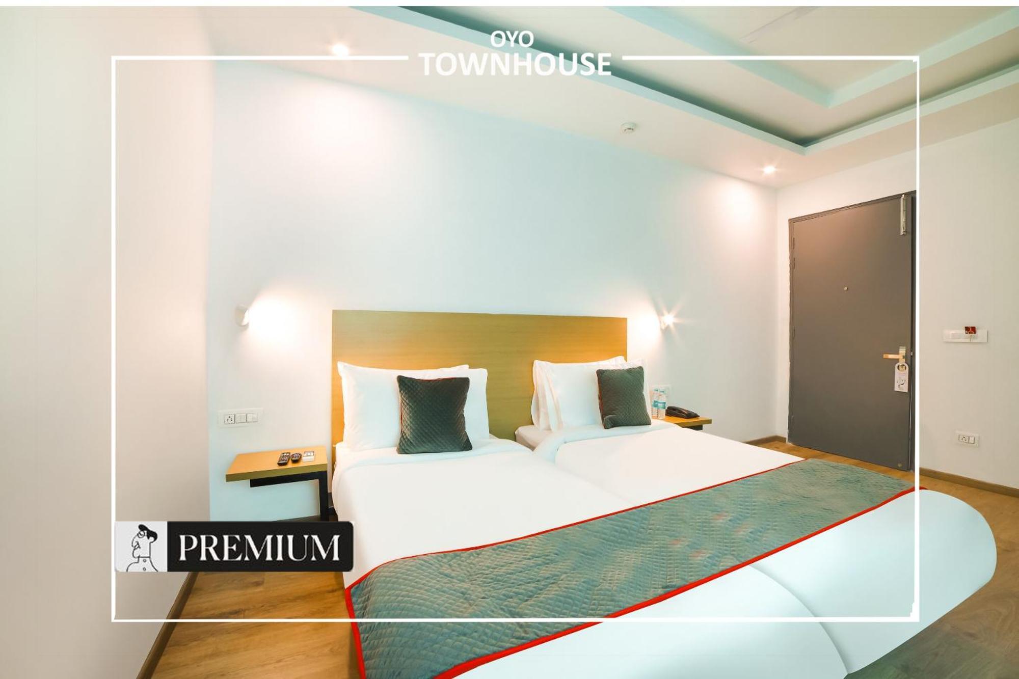 โอโย ทาวน์เฮาส์ 120 ศุศันต์โลก Hotel คูร์เคาน์ ภายนอก รูปภาพ