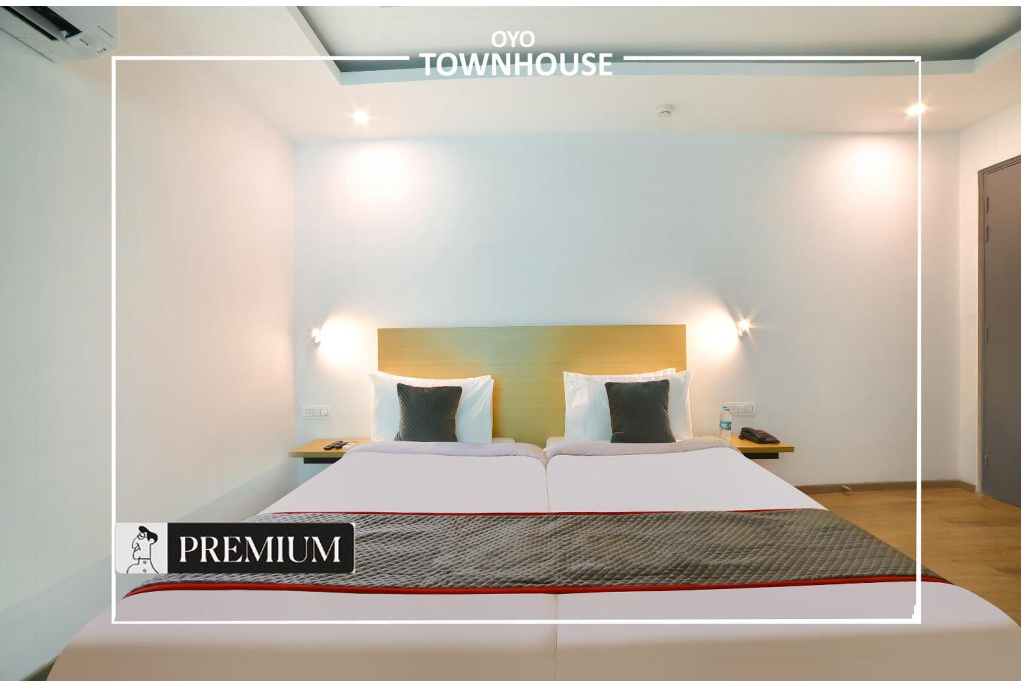โอโย ทาวน์เฮาส์ 120 ศุศันต์โลก Hotel คูร์เคาน์ ภายนอก รูปภาพ