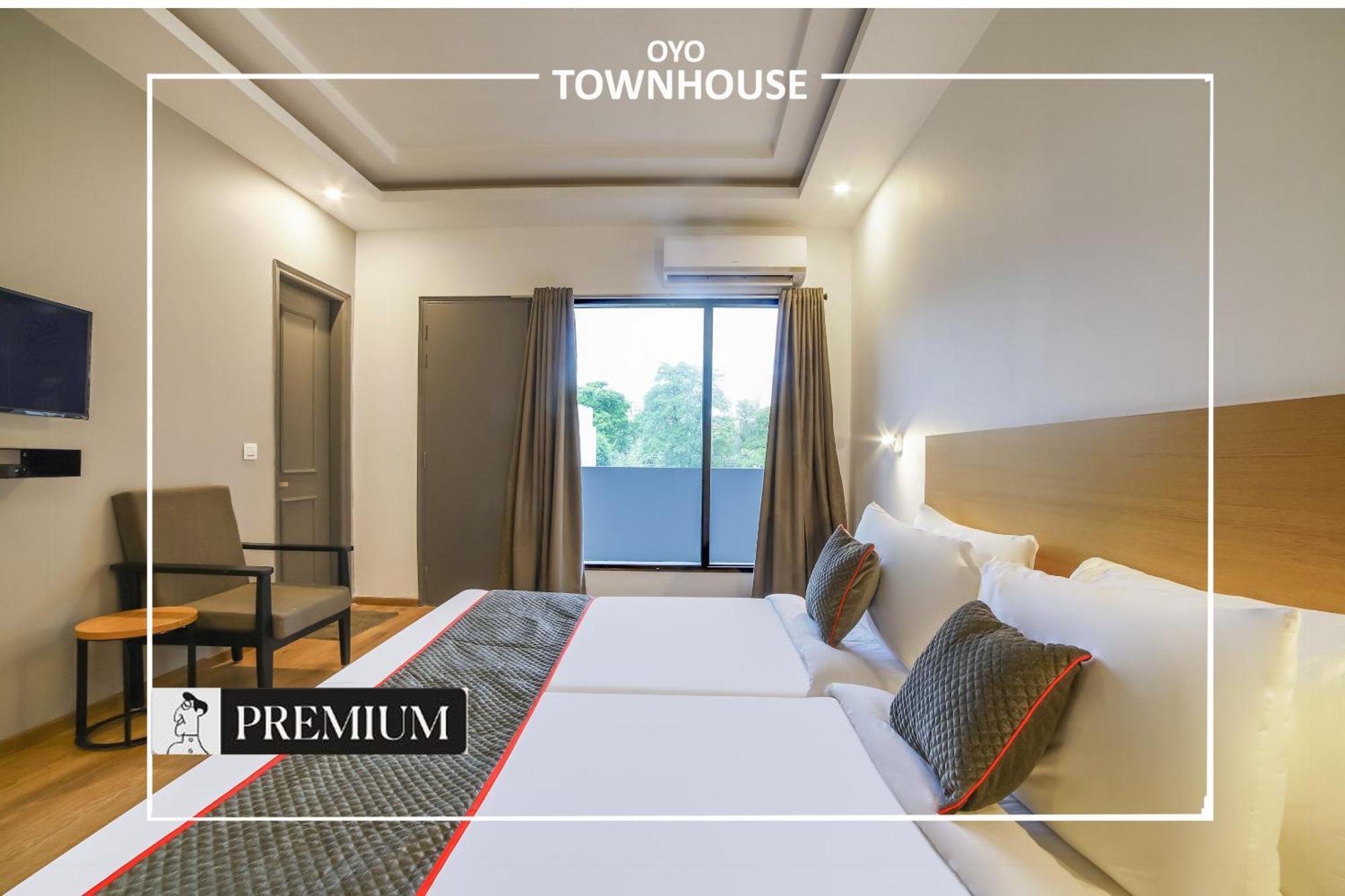 โอโย ทาวน์เฮาส์ 120 ศุศันต์โลก Hotel คูร์เคาน์ ภายนอก รูปภาพ
