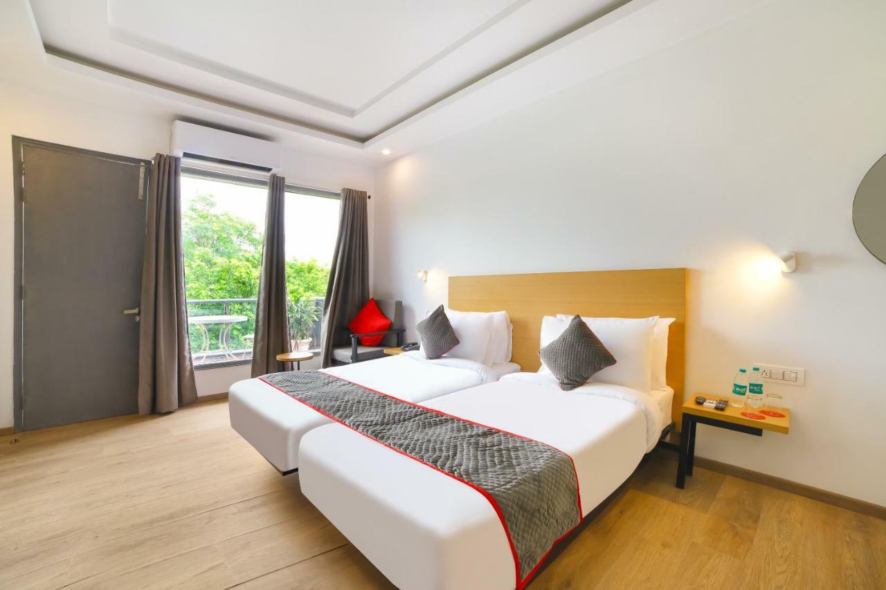 โอโย ทาวน์เฮาส์ 120 ศุศันต์โลก Hotel คูร์เคาน์ ภายนอก รูปภาพ